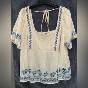 Old Navy Cream Blouse with Blue Embroidery XL